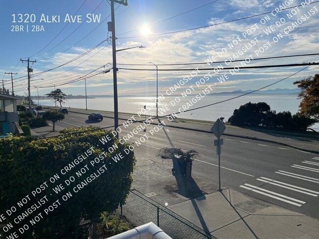 Building Photo - Alki Beach house 2bed 1.75Bath - 1400Sqft!