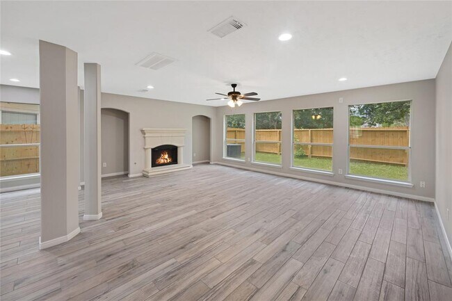 Foto del edificio - 3010 Palace Oaks Dr
