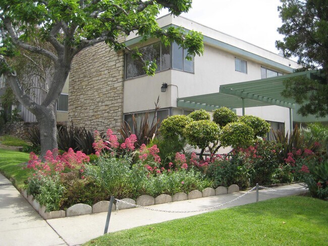 Building Photo - 1715 Ellincourt Dr