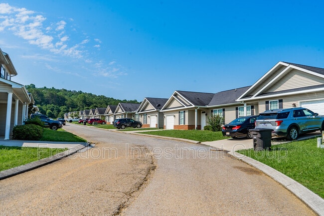 Building Photo - 119 Stonegate Cir