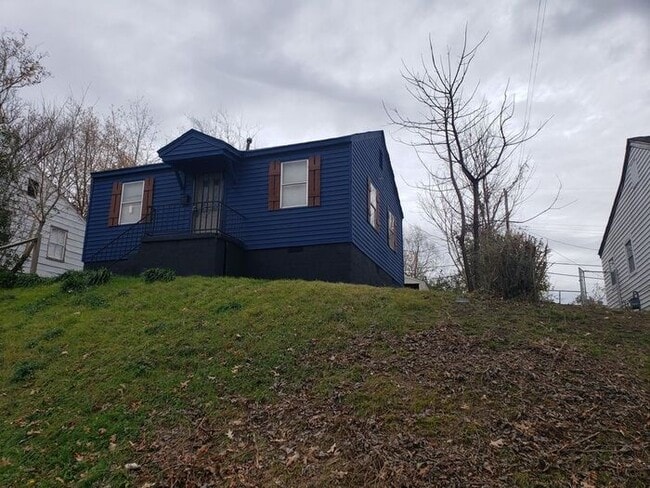 Photo - 2066 Farrington St House