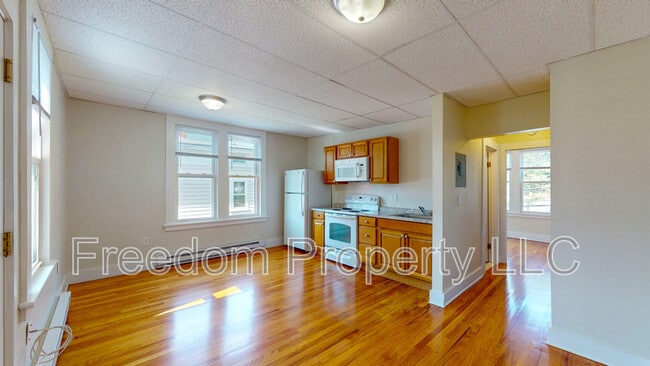 Photo - 242 N Main St House