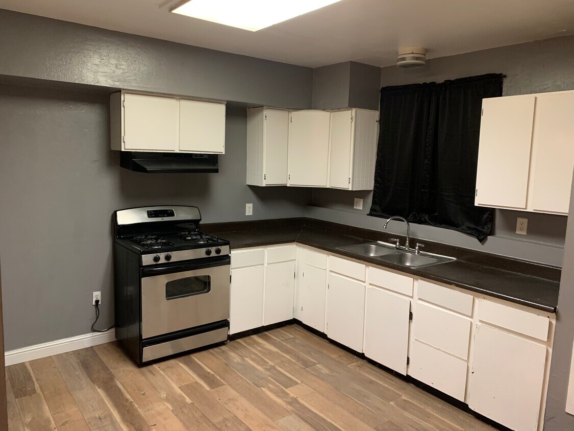 1255 Sierra St, Kingsburg, CA 93631 House Rental in Kingsburg, CA