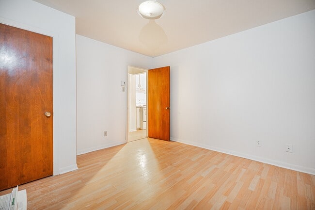 Building Photo - 72 Rue de la Visitation