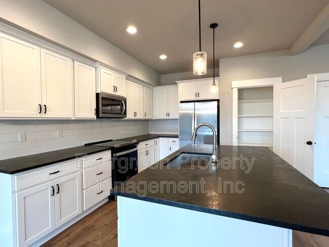 Foto del edificio - 1207 NE Henderson Dr