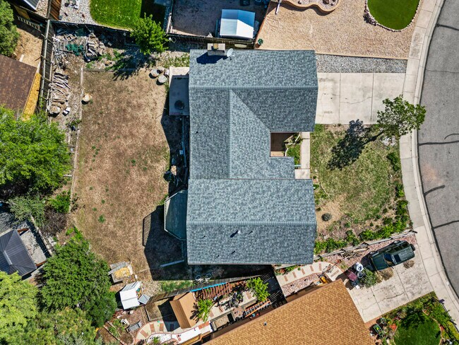 Foto del edificio - 5916 Wolf Creek Pl