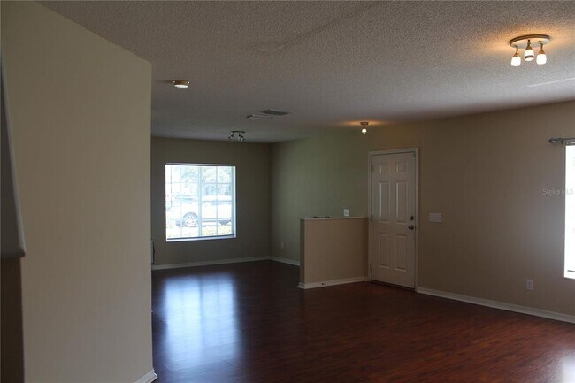 Building Photo - 7346 E Bank Dr