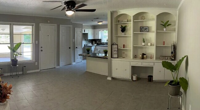 Foto del edificio - 4751 Queensbury Ct