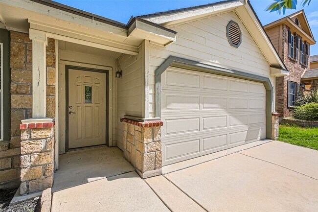 Building Photo - Move in ready!!  3 bedroom plus office!!