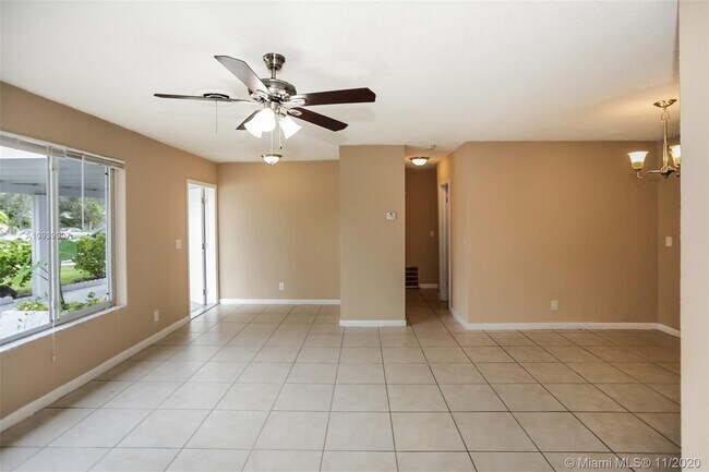 Foto del edificio - 351 SW 31st Ave