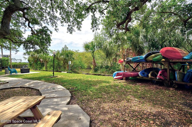 Foto del edificio - 300 Columbia Dr