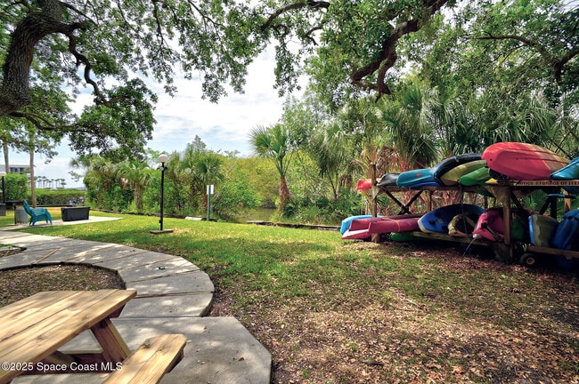 Building Photo - 300 Columbia Dr