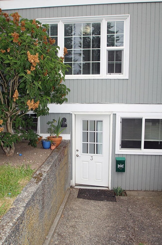 Building Photo - 7326 Triplex