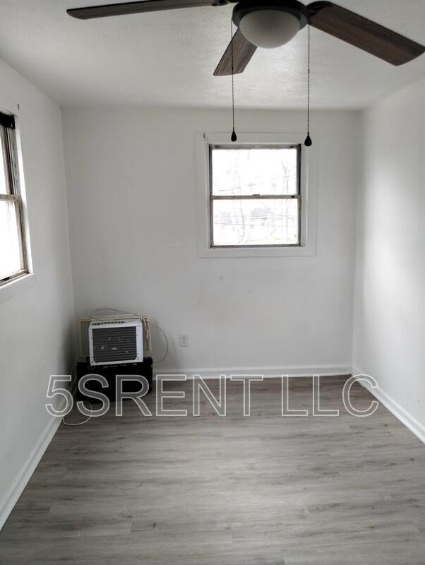 Building Photo - 240 S Mary Ellen St