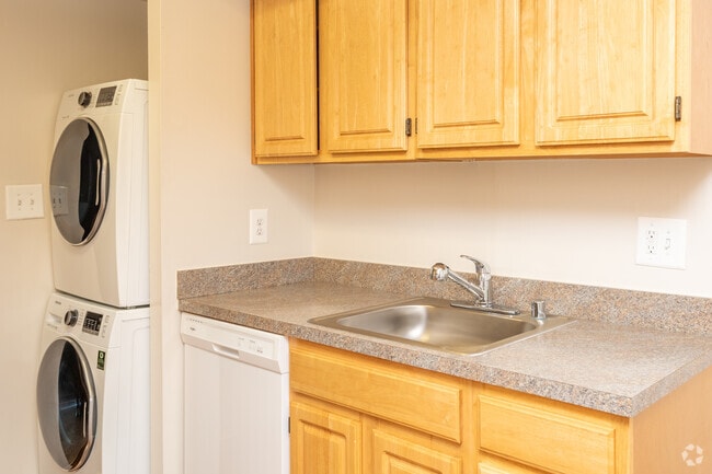 2BR, 2BA -1100 SF - Kitchen - The Worthington