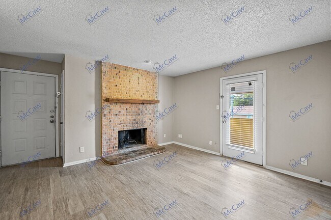 Building Photo - Cute 2/2 Condo Unit in Fort Worth (76133)!