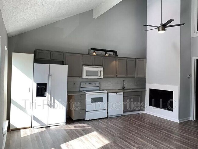 Building Photo - 7215 Holly Hill Dr