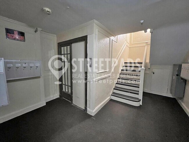 Building Photo - 2 bedroom in Boston MA 02135