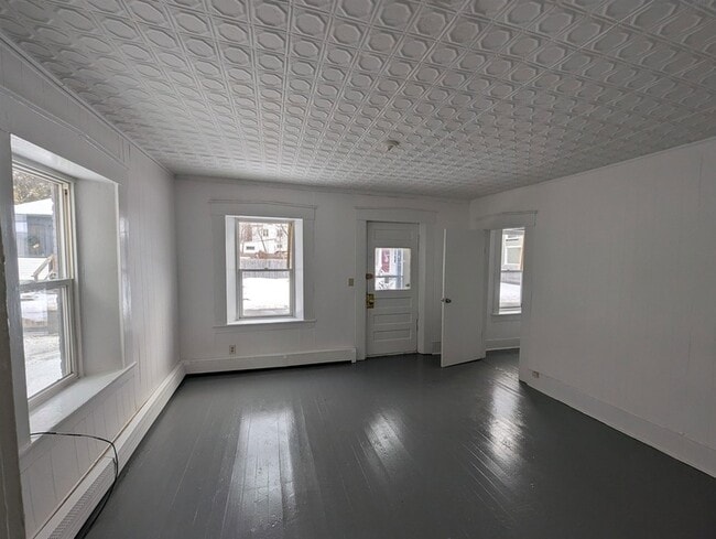 Building Photo - 13-15 Walnut Street Unit 2