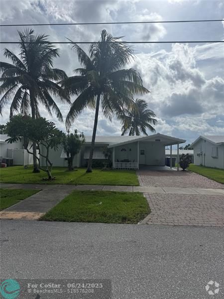 Building Photo - 2701 N Cypress Rd