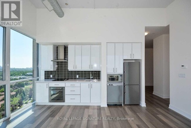 Building Photo - 75 The Donway W