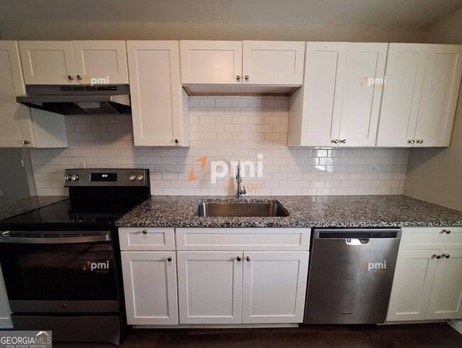 Building Photo - 217 Greenbriar Dr