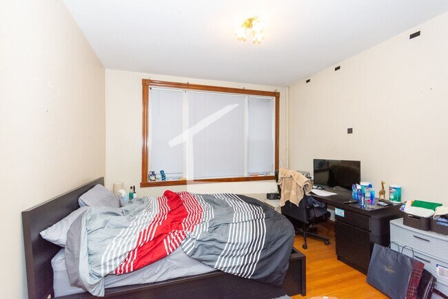 Building Photo - No Brokers Fee. Desirable Brookline Locati...