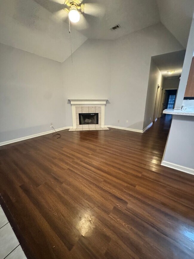 Foto del edificio - 1271 Brady Hollow Ln