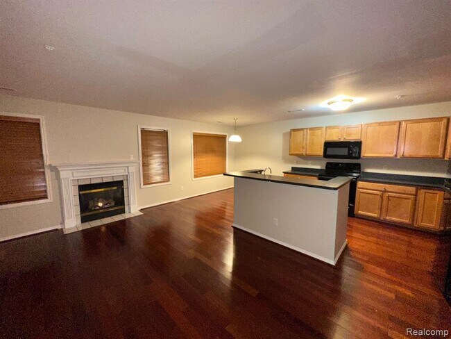 Foto del edificio - 3921 Forester Blvd