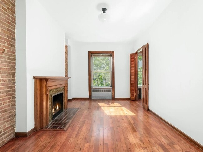 Building Photo - 145 W 80th St