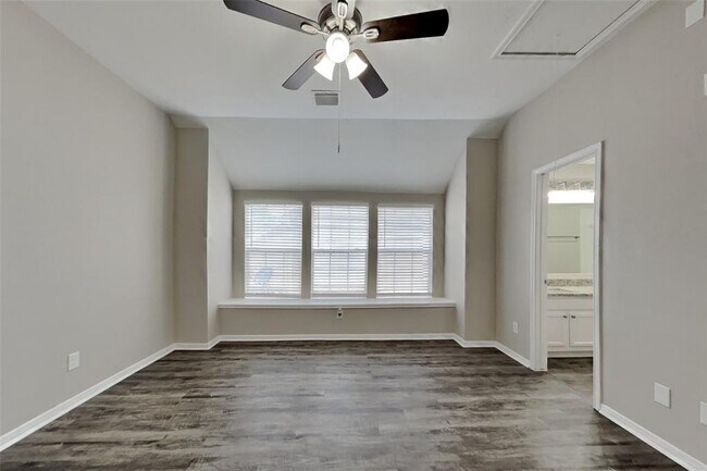 Foto del edificio - 17126 Hamilwood Dr