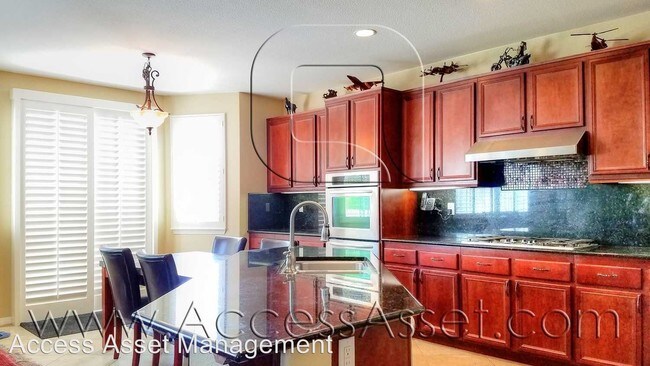 Foto del edificio - 6 br, 5 bath House - 53099 Memorial St.