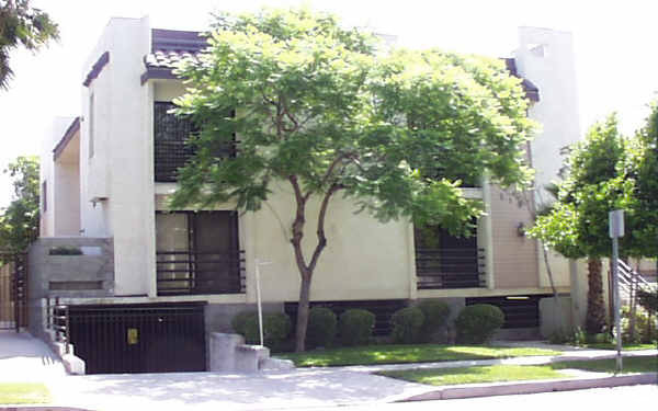 Building Photo - 118 N Cedar St