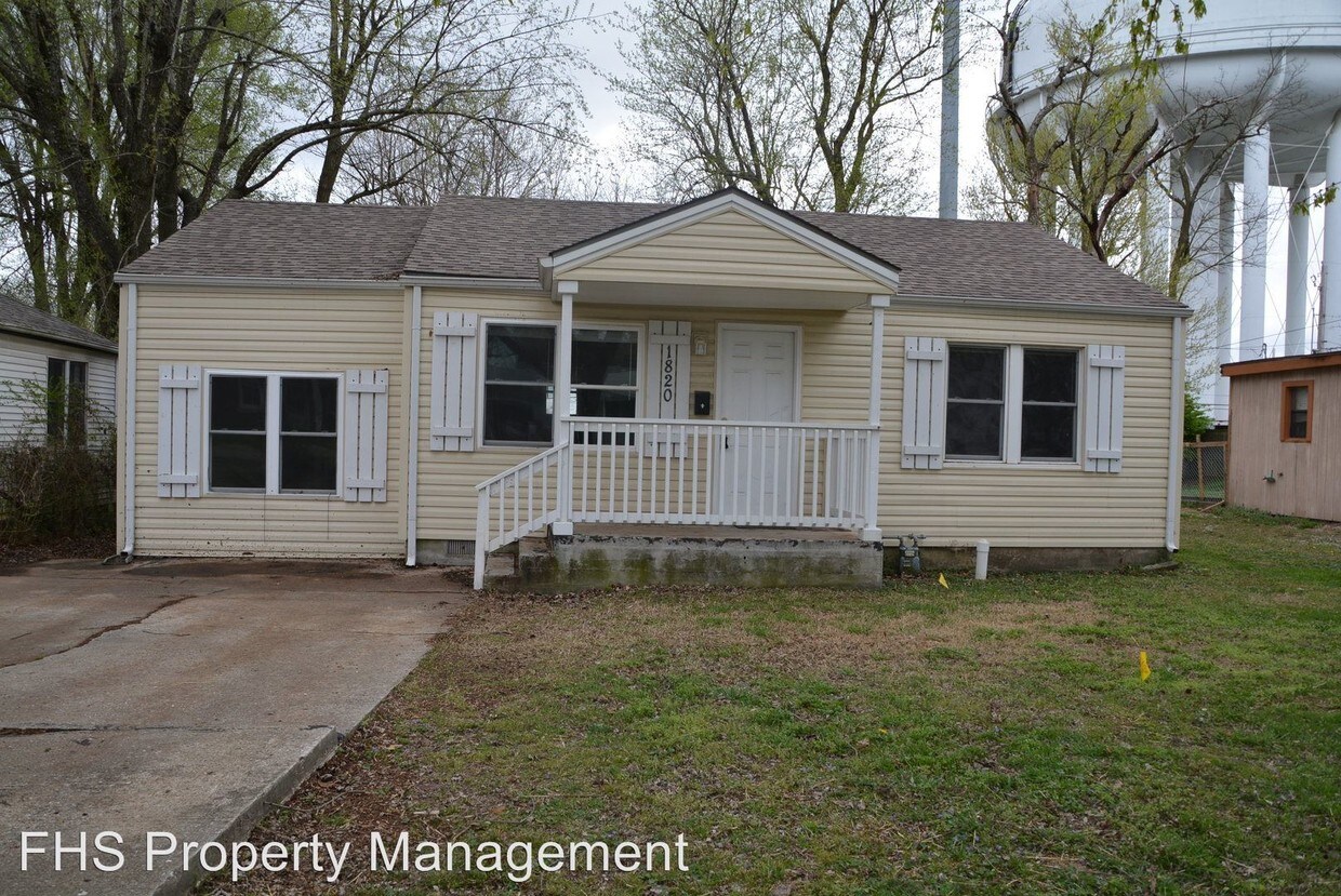 Primary Photo - 3 br, 1 bath House - 1820 E. Monroe Street*