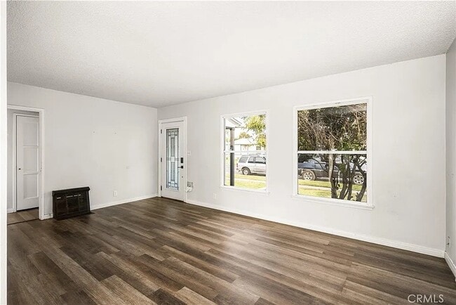 Building Photo - 166 E Osgood St