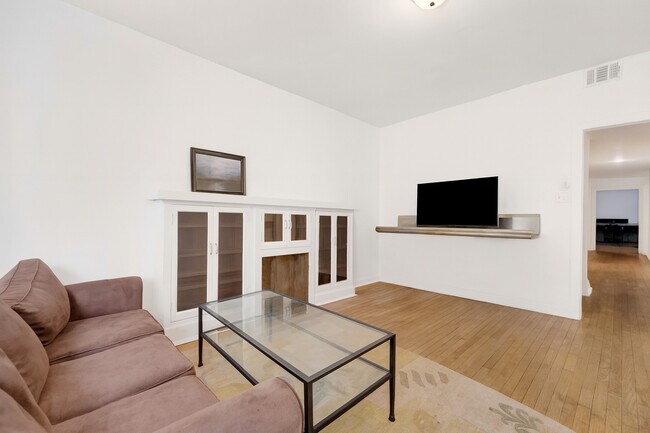 Foto del edificio - 2638 W Haddon Ave