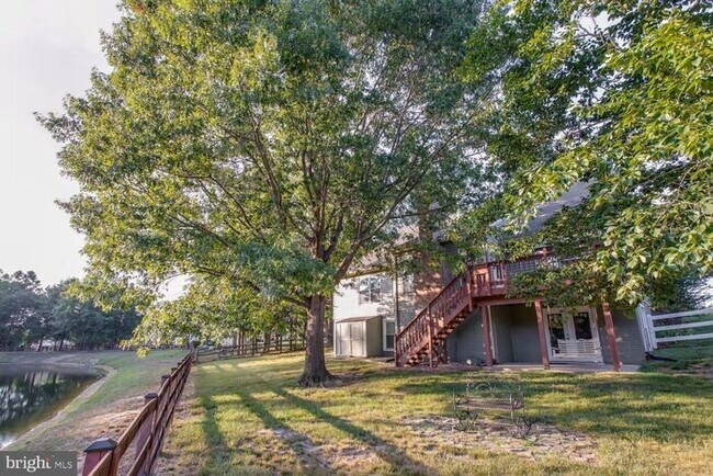 Photo - Gorgeous Lake View SFH w/5 Bedrooms/3 Bath... House