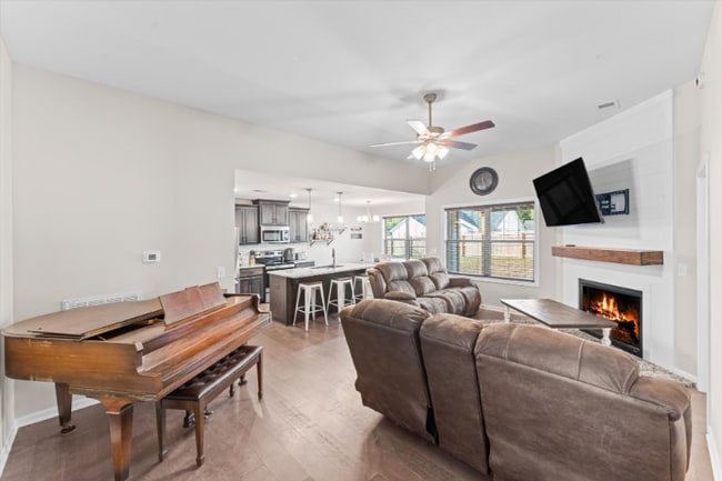 Building Photo - 1498 Fredrick Dr