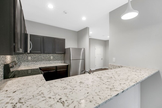 Foto del edificio - Stunning 1 Bedroom Luxury Apartment with T...