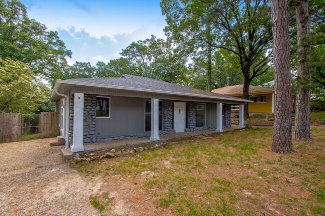 Building Photo - 615 Mimi Ln