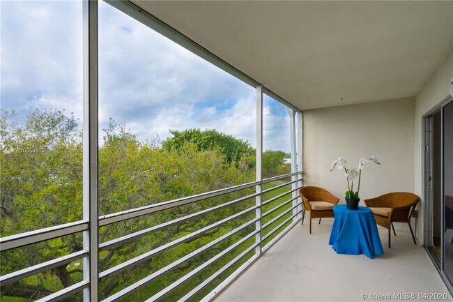 Foto del edificio - 4035 Swansea Crescent