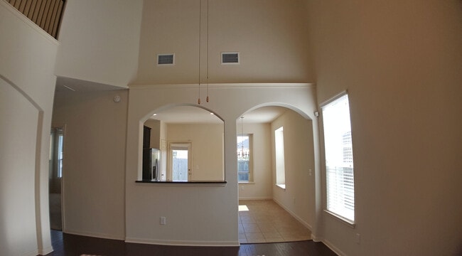 Foto del edificio - Incredible 3 Bed/2.5 Bath 2-Story home in ...