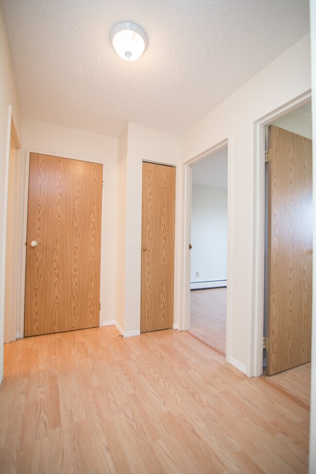 Building Photo - Parkside Manor