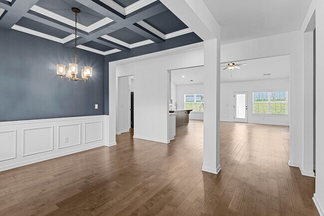 Building Photo - 3004 Earlham Wy