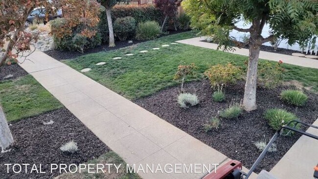 Foto del edificio - 3 br, 2 bath House - 1485 KOOSER ROAD