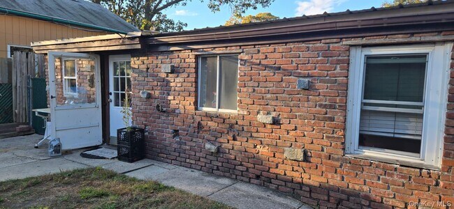 Foto del edificio - 35 Cedarhurst Ave