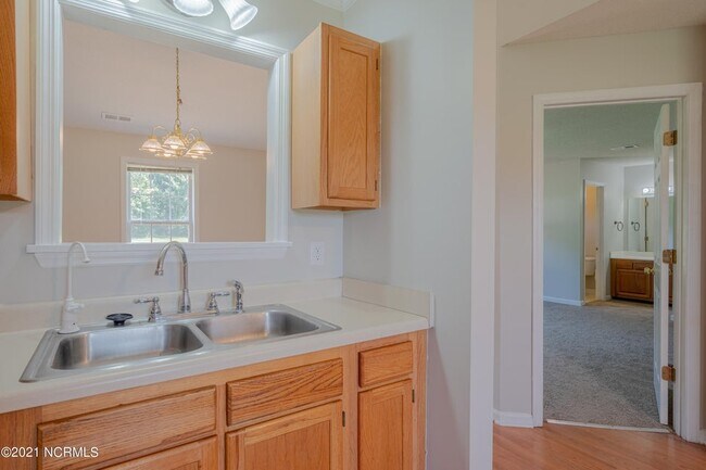 Building Photo - 210 Brookstone Way