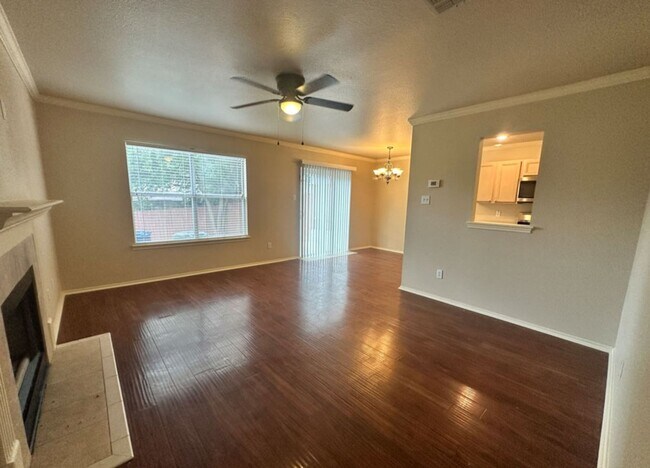Foto del edificio - 3 BD/2.5 BA AVAILABLE IN GATED COMMUNITY I...