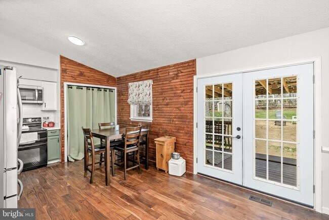 Foto del edificio - 13410 Wilderness Park Dr