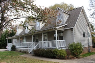 Building Photo - 800 Mountain View Ct